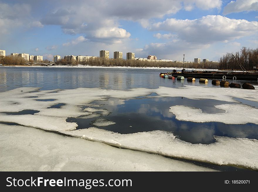 Spring ice floes on the Rusanovsky gulf in Kiev. Spring ice floes on the Rusanovsky gulf in Kiev