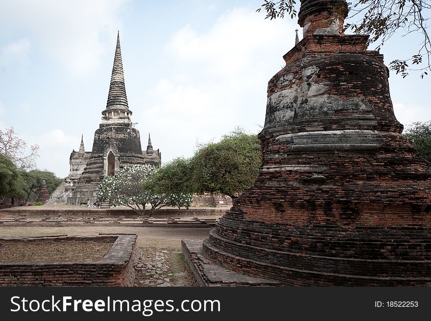 Wat Phra Si Sanphet in Ayutthaya, Thailand was a royal temple built in 1448, used for ceremonies as swearing allegiance and as the royal family's private chapel.