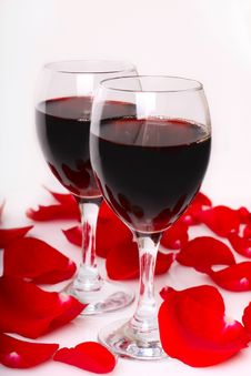 Two Glasses Of Wine With Petals Of Rose Stock Images
