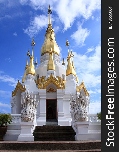 Chedi wat kuhasawan background blue sky Ubol