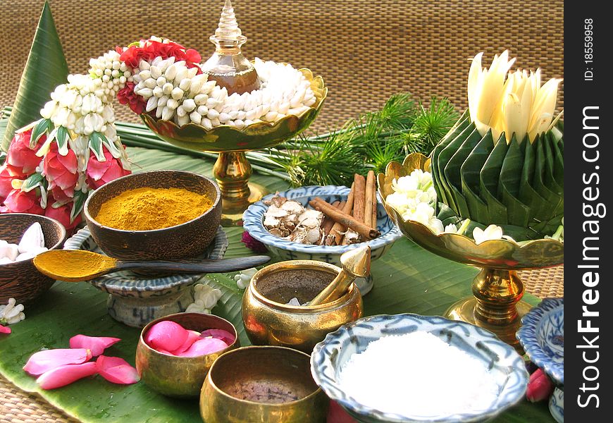 Herbal Spa Products from Thailand. Traditionally used in home spa in Thailand. turmeric,Cinnamon and Thai flower. Herbal Spa Products from Thailand. Traditionally used in home spa in Thailand. turmeric,Cinnamon and Thai flower