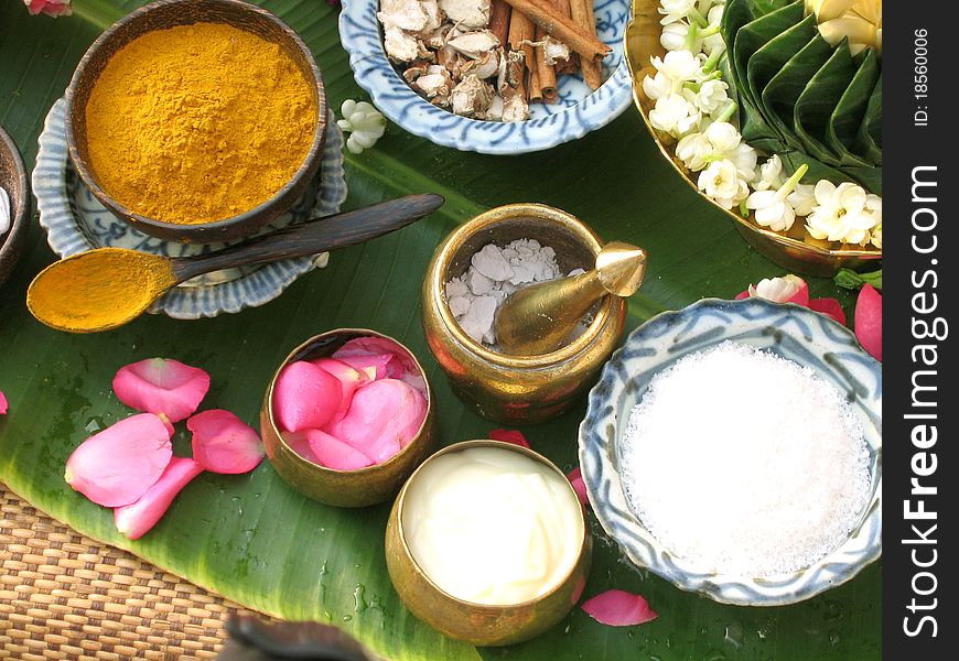 Herbal Spa Products from Thailand. Traditionally used in home spa in Thailand. white clay, turmeric,Cinnamon. Herbal Spa Products from Thailand. Traditionally used in home spa in Thailand. white clay, turmeric,Cinnamon