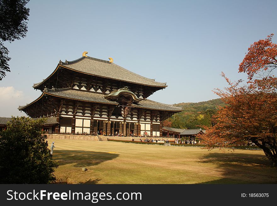 A photograph of the historic TÅdai-ji temple in Nara Japan. A photograph of the historic TÅdai-ji temple in Nara Japan