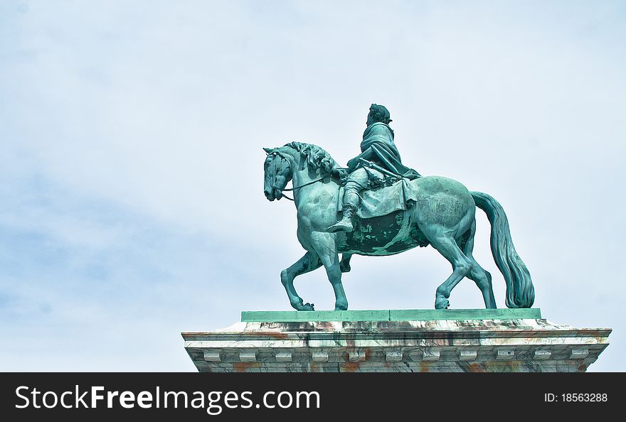 A statue with a man on a horse