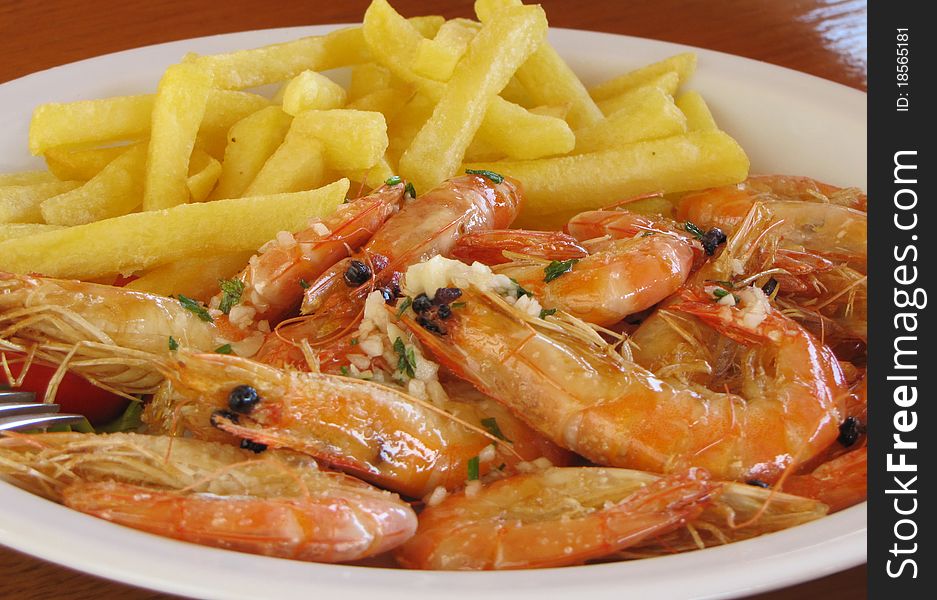 Shrimps and potato free on a plate
