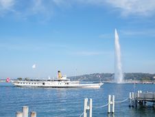 Boat & Jet D Eau On Lake Geneva In Switzerland Royalty Free Stock Images Boat & Jet D Eau On Lake Geneva In Switzerland Royalty Free Stock Images
