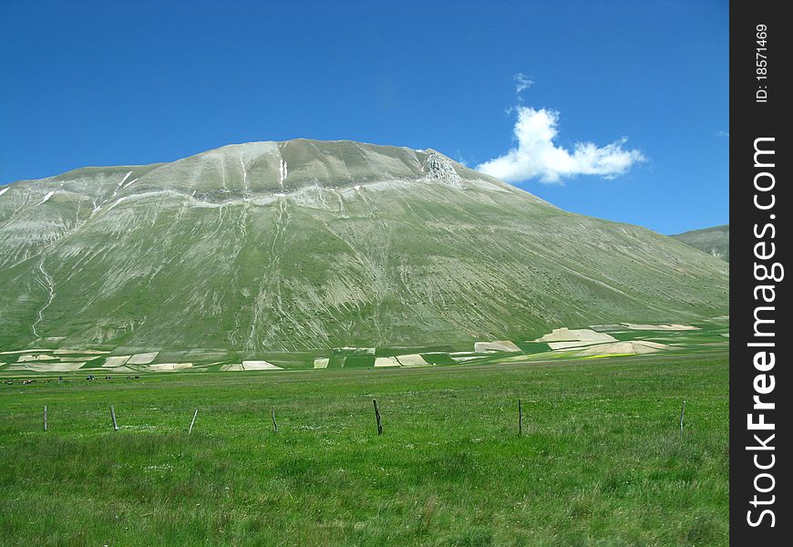 Mountain landscapee green beautiful background