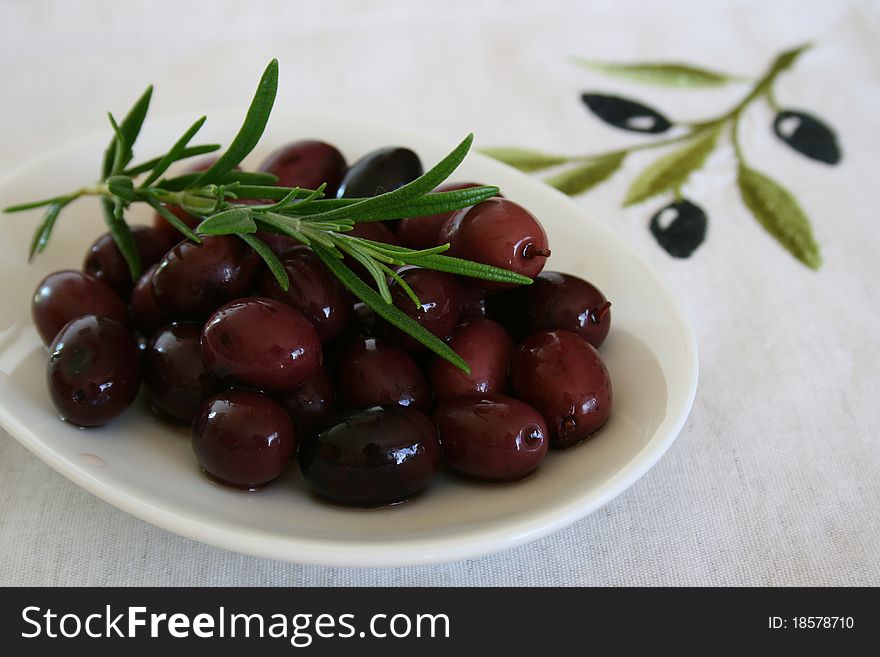 Olive kalamata and embroidered napkin