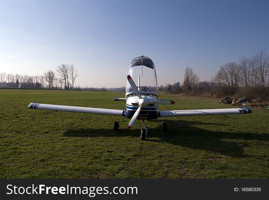 A light aircraft called also microlight, ULM.