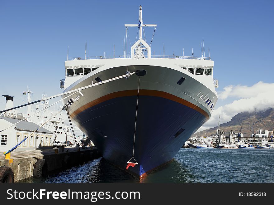 Huge, luxury, passenger cruise ship in Cape Town harbour – Victoria and Alfred Waterfront, Cape Town, South Africa. Huge, luxury, passenger cruise ship in Cape Town harbour – Victoria and Alfred Waterfront, Cape Town, South Africa.