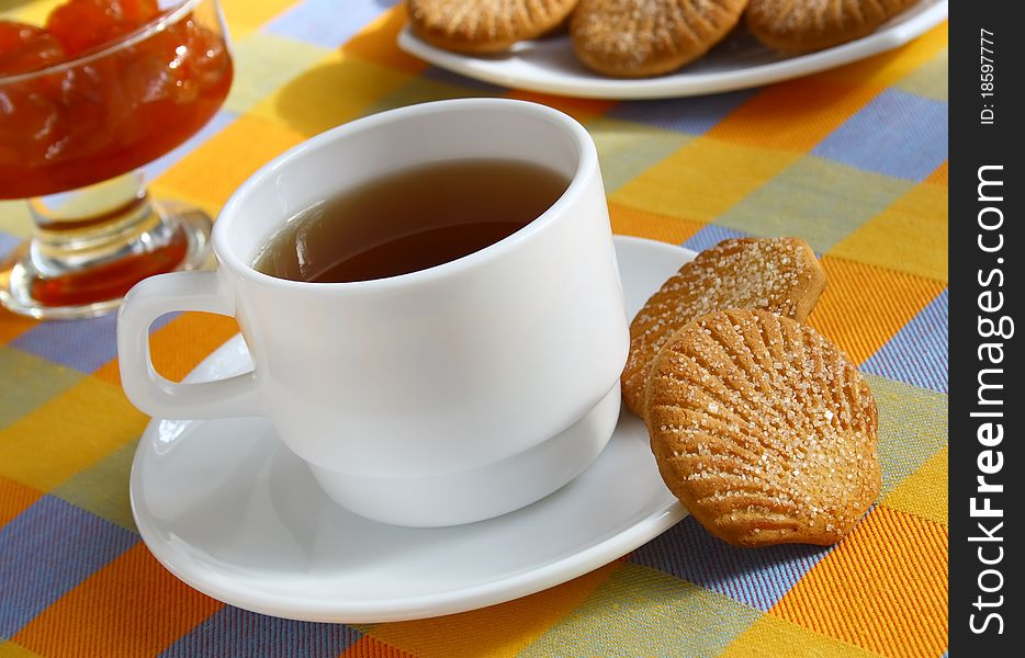 �up of tea and cookies.
