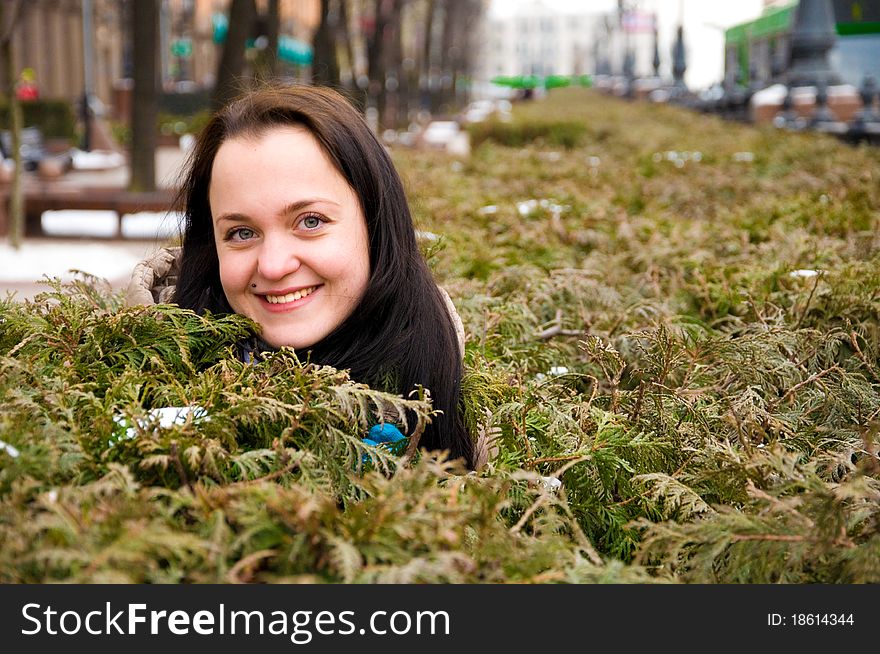 Young girl plays hide and seek in the city