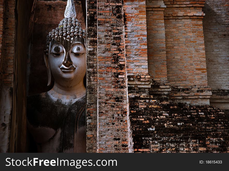 Wat Si Chum, Statues Of Buddha Sit