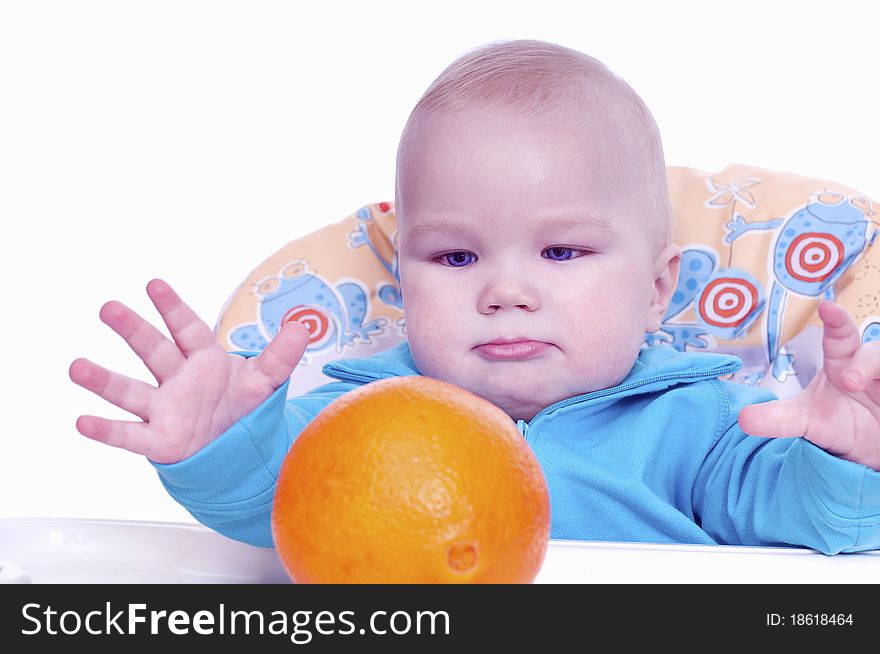 And wants to pick up a large orange on a white background. And wants to pick up a large orange on a white background