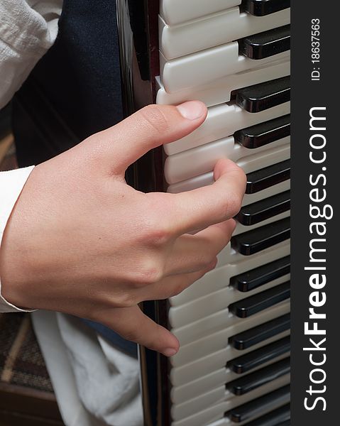 Playing on a keyboard from an accordion