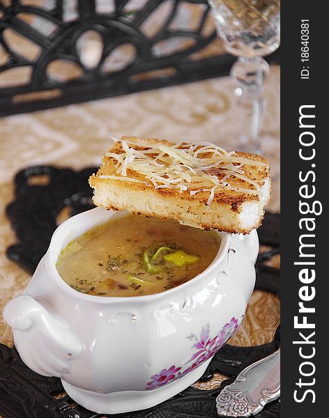 French onion soup with croutons