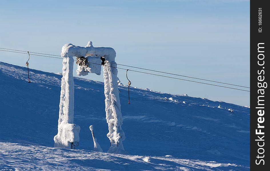 Support the ski lift in the snow against the blue sky