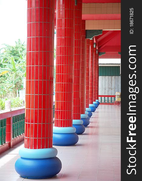 Image of red pillar at the temple