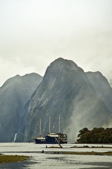 Milford Sounds New Zealand And Sailing Boat Stock Images Milford Sounds New Zealand And Sailing Boat Stock Images