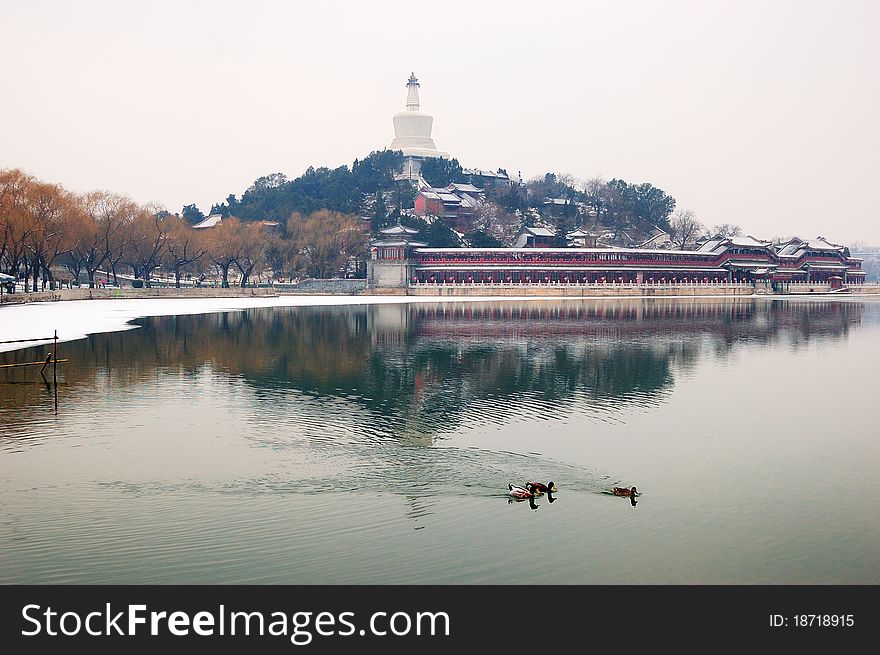 Beihai (North Sea) Park is one of the most popular parks in the city of Beijing. Beihai Park has been a playground for emperors for 800 years.The famours pagoda is a pagoda of Tibetan style. Beihai (North Sea) Park is one of the most popular parks in the city of Beijing. Beihai Park has been a playground for emperors for 800 years.The famours pagoda is a pagoda of Tibetan style