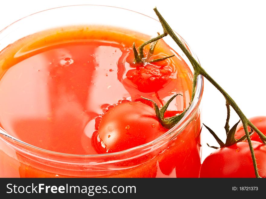 Fresh squeezed tomato juice and fresh tomatoes