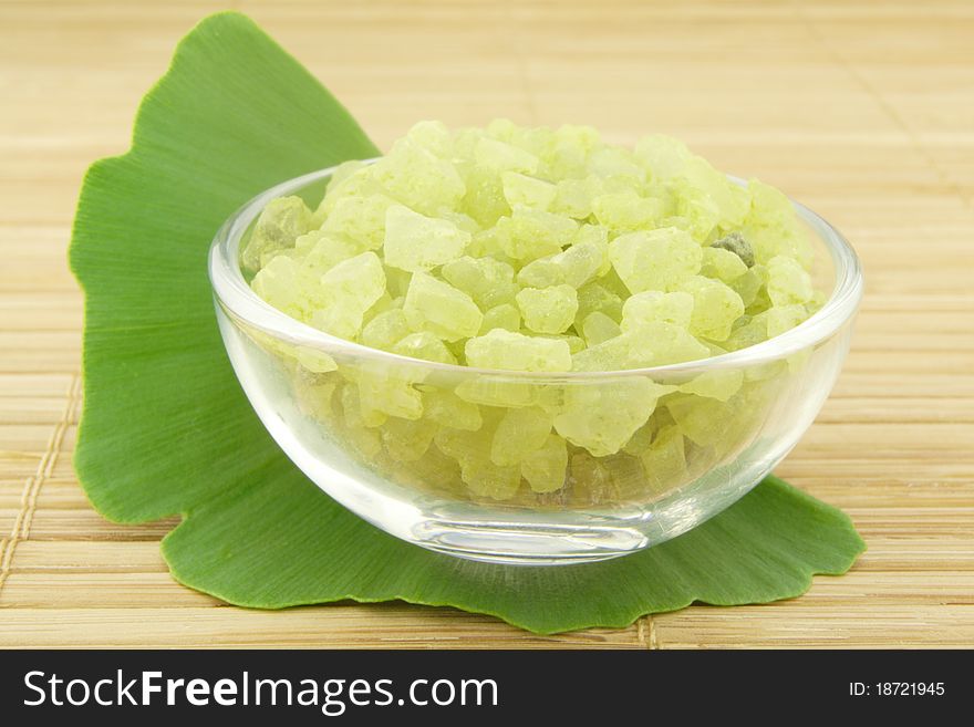 Ginkgo leafe and green bath salt. Ginkgo leafe and green bath salt