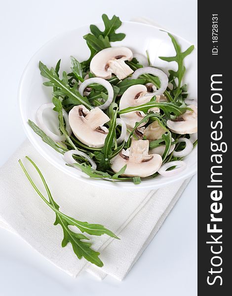 Salad with rucola and mushrooms