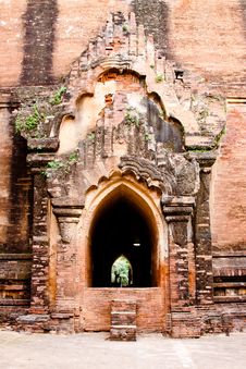 The Entrance To Dhammayangyi Temple, Bagan, Myanma Stock Image The Entrance To Dhammayangyi Temple, Bagan, Myanma Stock Image
