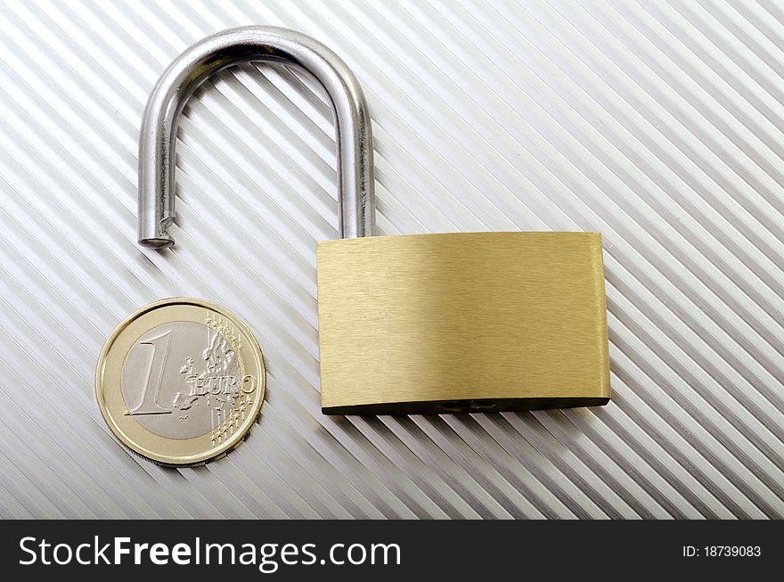 A one euro coin next to a padlock open