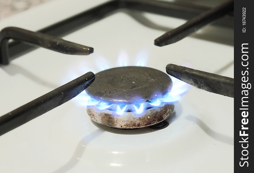 Burning natural gas on a plate