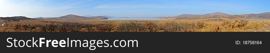 Large but relatively shallow lake. There are plenty of waterfowl. Large but relatively shallow lake. There are plenty of waterfowl.