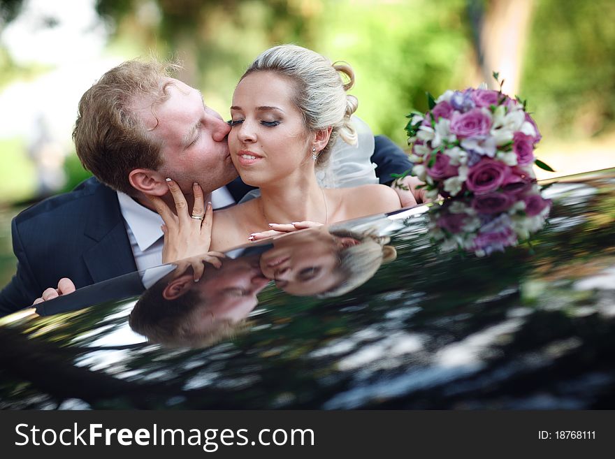 Kiss of bride and groom