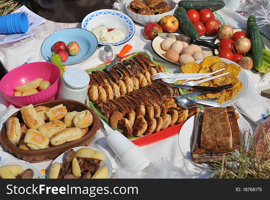 Traditional breakfast in the open at the time of harvest