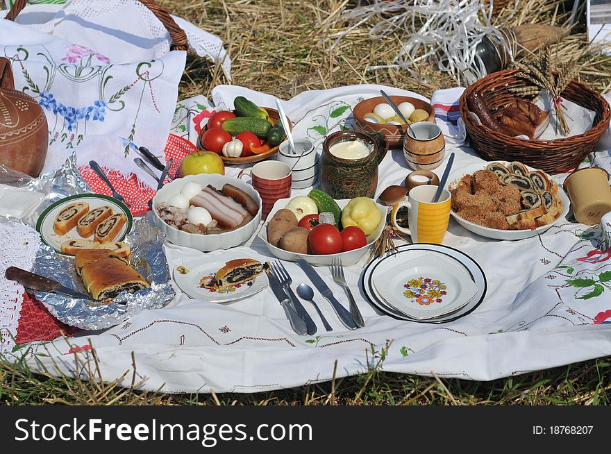 Traditional breakfast in the open at the time of harvest