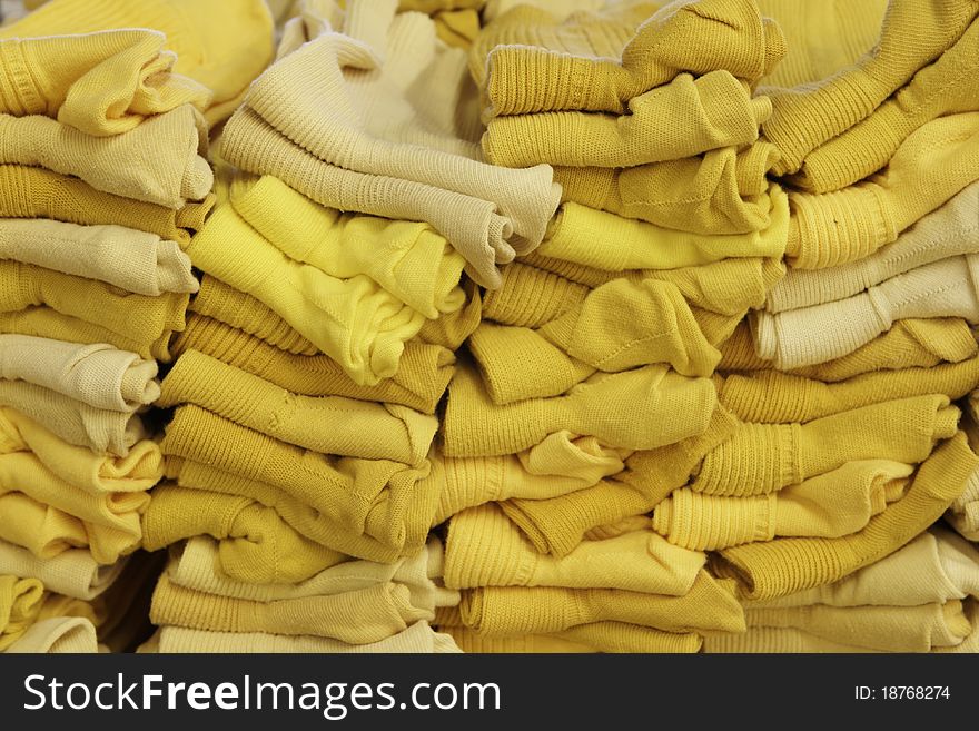 Heap of pairs of yellow socks.