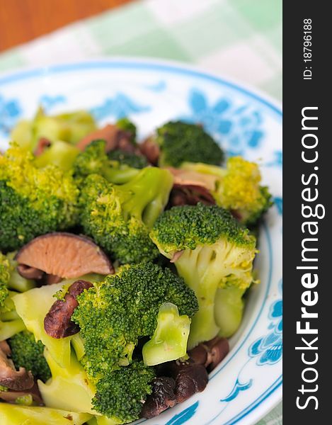 Chinese broccoli and mushroom cuisine.