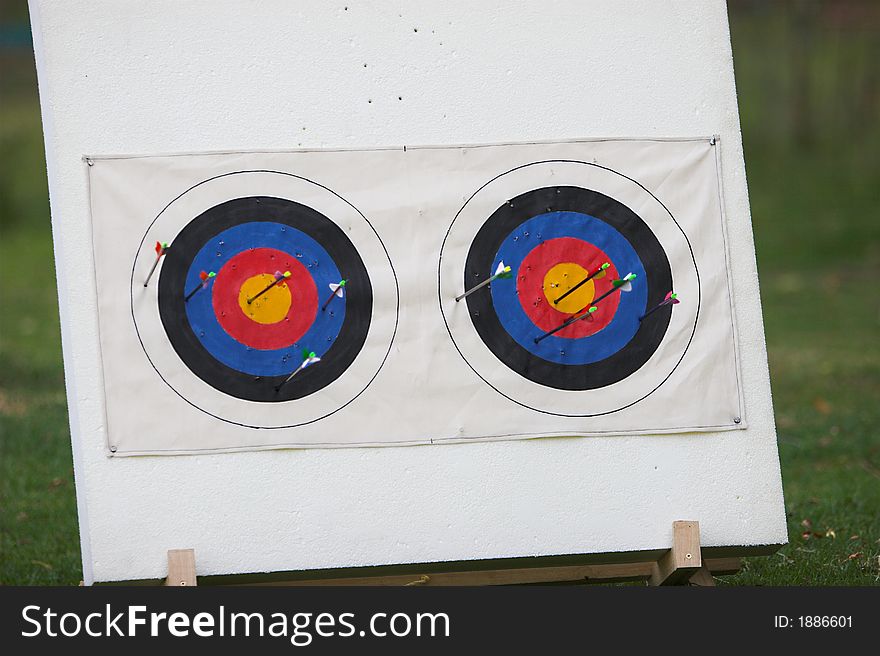 Archery target with colored circles and arrows