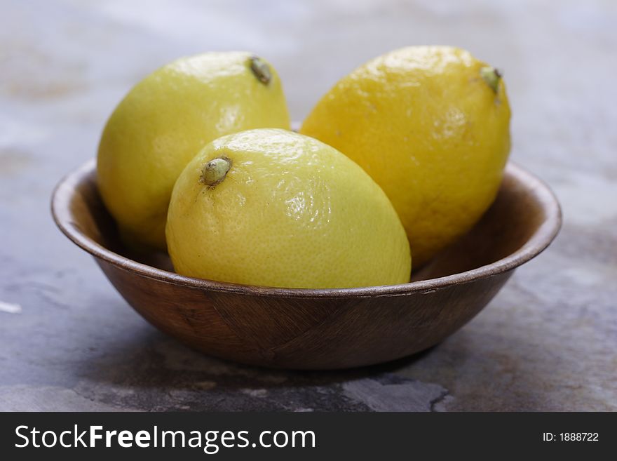 Bowl with lemons