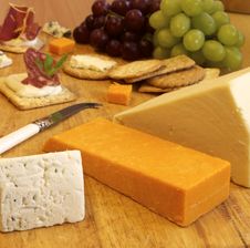 Selection Of Cheese And Crackers Royalty Free Stock Photography Selection Of Cheese And Crackers Royalty Free Stock Photography