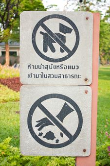 Signs Warn Pet. And Do Not Litter. Royalty Free Stock Images