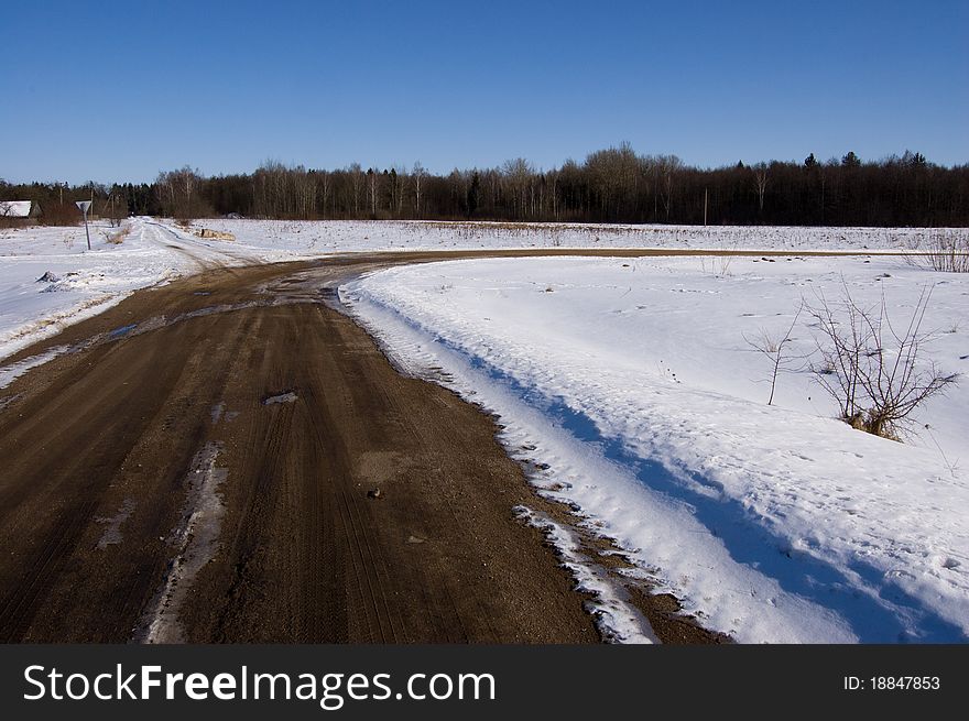 Landscape. Turn rural road from gravel in the winter