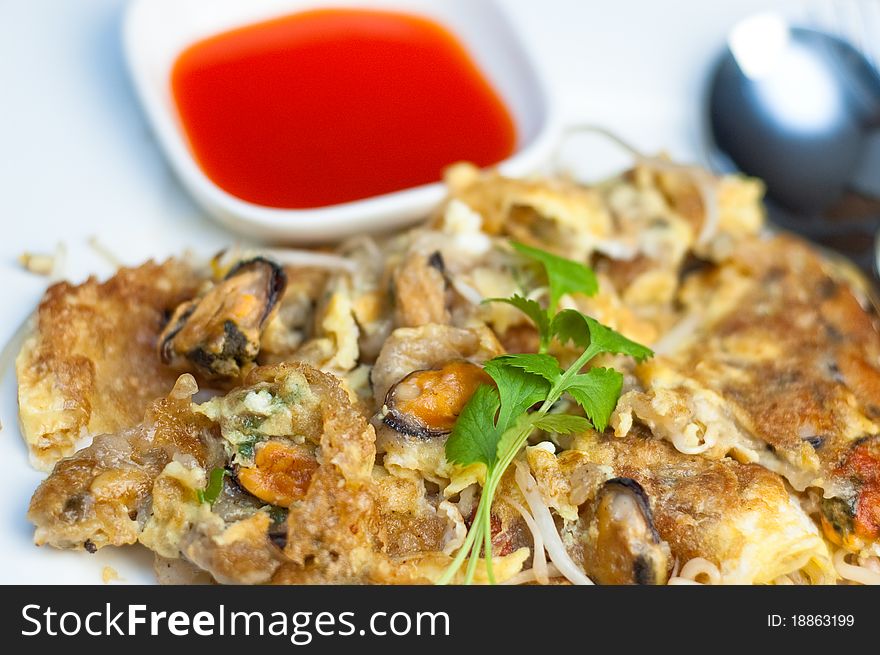 Thai fried mussels with egg