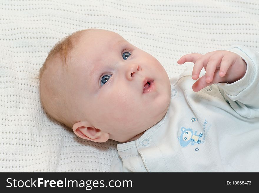 Small child shows a palm