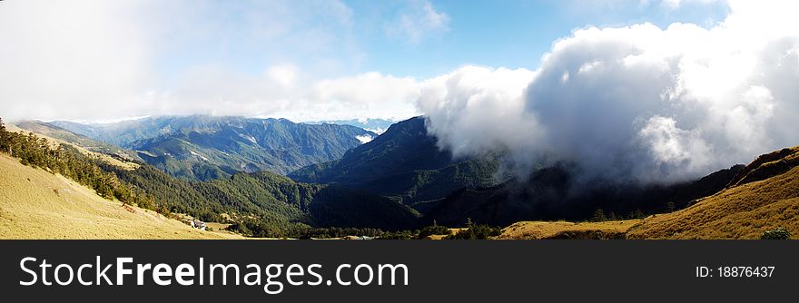 The tree line between forest and grassland
on the 3400m high mountain