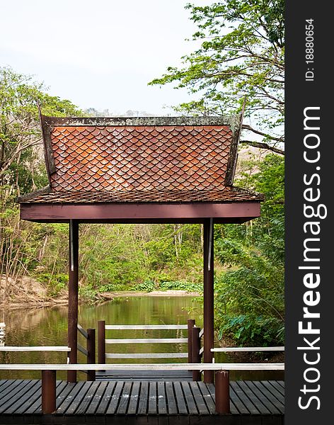 This pavilion is very old and classic. This pavilion is very old and classic.