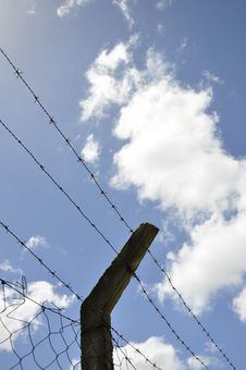 Fence With Barbed Wire Under Blue Sky Royalty Free Stock Images Fence With Barbed Wire Under Blue Sky Royalty Free Stock Images