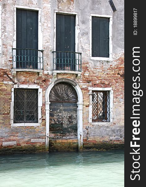 Venetian doors in a house