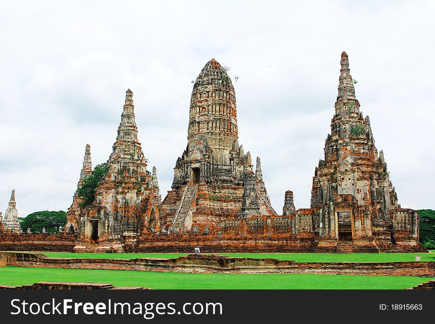 Chaiwatthanaram temple is an imposing monastery located in the west of Ayutthaya on the Chao Phraya River. It was built by King Prasat Thong in 1630 and its architecture is similar to that of Angkor Wat in Cambodia and it may have been built to commemorate the Kingâ€™s victory over Thailandâ€™s neighbour. The temple comprises a main â€˜prangâ€™ (or tower) which is 35 meters tall surrounded by a series of smaller prangs situated alongside a gallery containing over 100 Buddha images. The temple is spacious and its well-kept grounds are peaceful. Well worth a visit if history and culture are your interest. Chaiwatthanaram temple is an imposing monastery located in the west of Ayutthaya on the Chao Phraya River. It was built by King Prasat Thong in 1630 and its architecture is similar to that of Angkor Wat in Cambodia and it may have been built to commemorate the Kingâ€™s victory over Thailandâ€™s neighbour. The temple comprises a main â€˜prangâ€™ (or tower) which is 35 meters tall surrounded by a series of smaller prangs situated alongside a gallery containing over 100 Buddha images. The temple is spacious and its well-kept grounds are peaceful. Well worth a visit if history and culture are your interest.