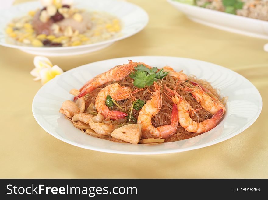 Prawns/shrimps cook with glass noodles. Prawns/shrimps cook with glass noodles