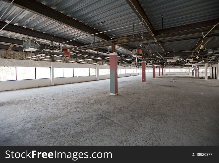 Raw space for lease in empty industrial or commercial building
